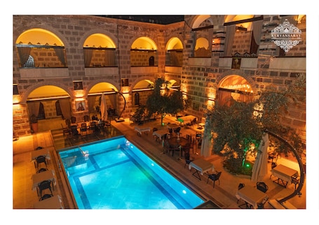 Courtyard. Kervansaray Antique Hotel