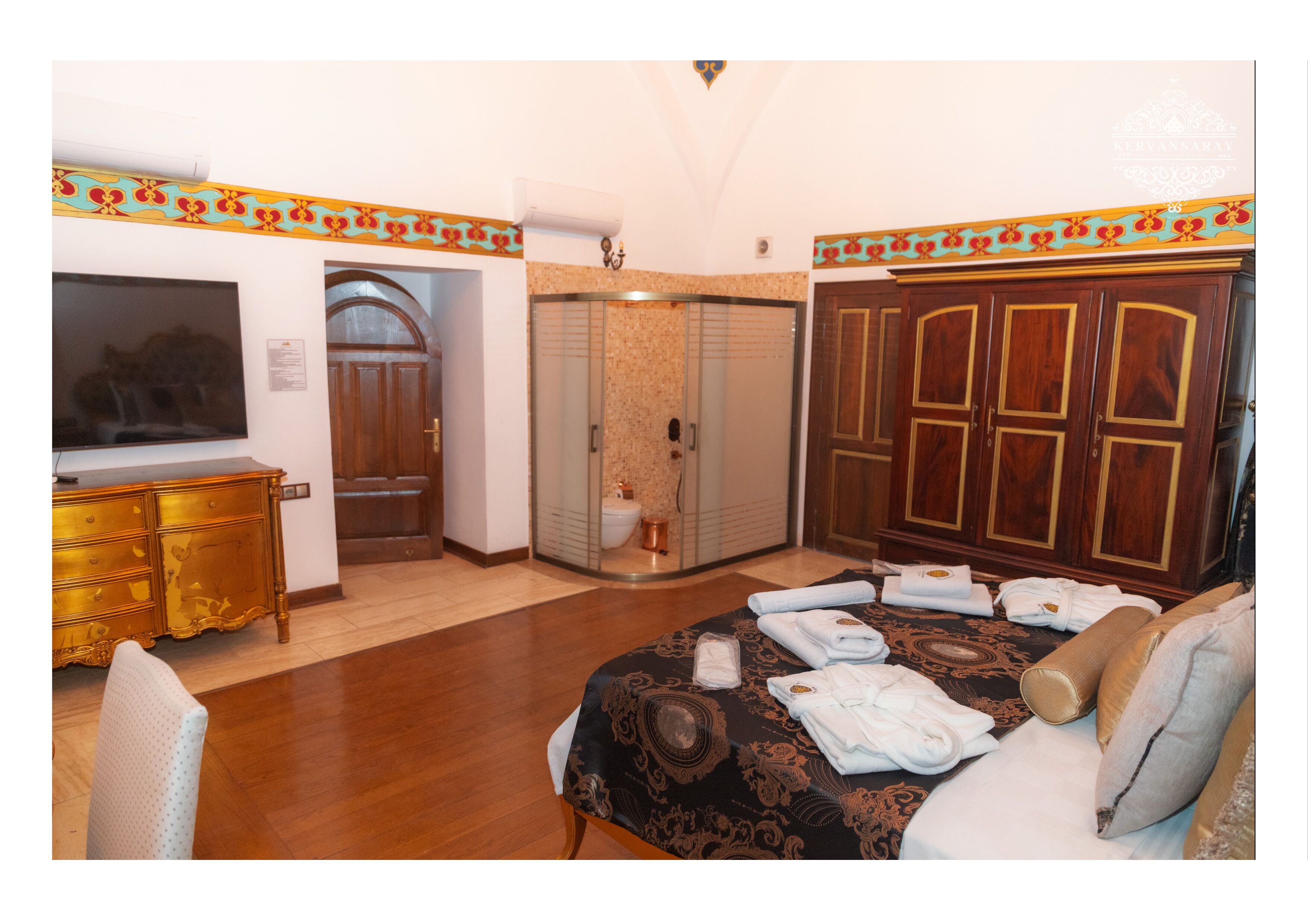 ห้องเอลีท | เครื่องนอนระดับพรีเมียม, ผ้านวมขนเป็ด, ตู้นิรภัยในห้องพัก