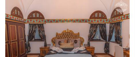 Kamar Elite | Seprai premium, selimut bulu angsa, brankas, dan didekorasi berbeda-beda