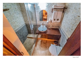 Business Room | Bathroom | Free toiletries, hair dryer, slippers, towels