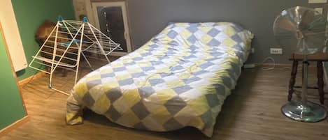 Free WiFi, bed sheets