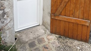 A white door with a glass panel and a wooden gate with a metal latch. - Apparently from the countryside (La Croix-sur-Ourcq)