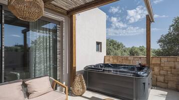 Private spa tub
