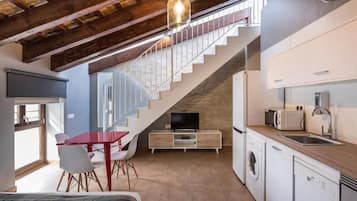 Estudio | Cocina privada | Refrigerador, microondas, horno y parrilla de estufa