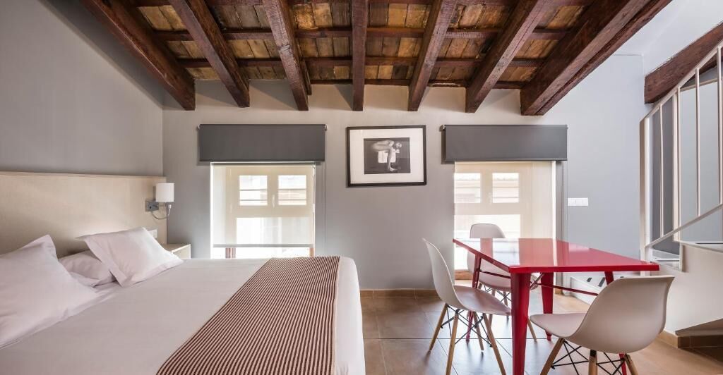 Premium bedding, pillowtop beds, in-room safe, individually decorated