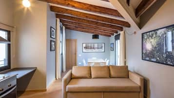 Family Apartment, City View | Living area