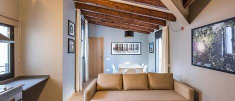 Appartement familial, vue sur la ville | Aire de séjour