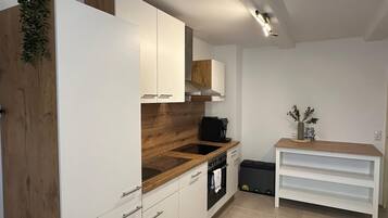 Kühlschrank, Ofen, Herdplatte, Geschirrspüler