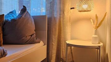 WiFi, bed sheets