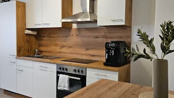 Fridge, oven, stovetop, dishwasher