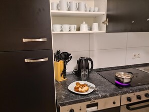 Kühlschrank, Ofen, Herdplatte, Geschirrspüler