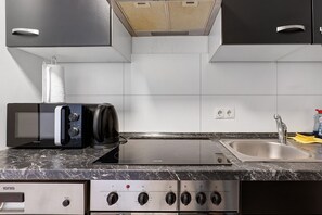 Réfrigérateur, four, plaque de cuisson, lave-vaisselle