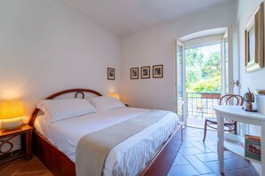 Desk, iron/ironing board, cots/infant beds, free WiFi - Loppia Secret Mansarda by Wonderful Italy (Bellagio)