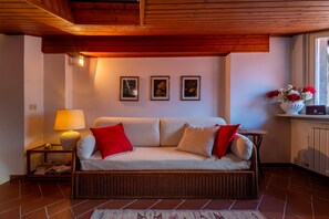 Living area - Loppia Secret Mansarda by Wonderful Italy (Bellagio)