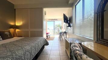 1 bedroom, internet, bed sheets