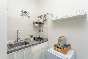Fridge, stovetop, coffee/tea maker, cookware/dishes/utensils