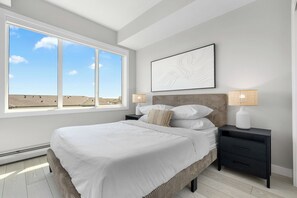 2 عدّة غرف نوم ومكتب ومكواة/لوح كي وواي فاي مجانًا