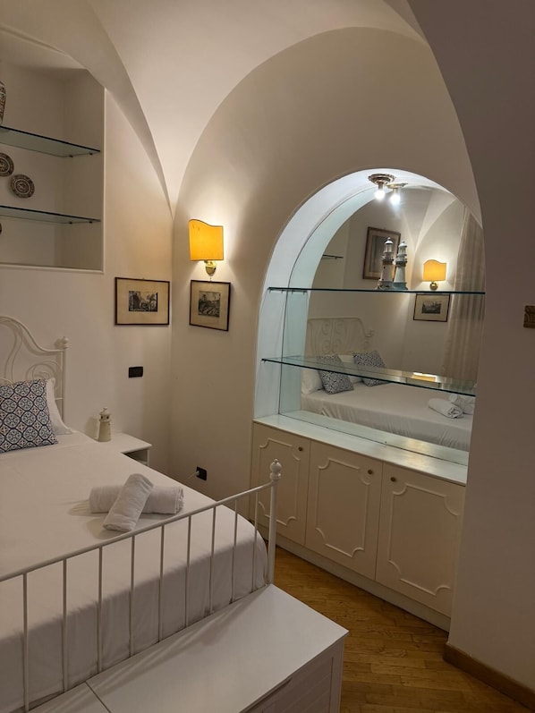 Deluxe Apartment | Blackout curtains, soundproofing, free WiFi - La casetta nel vicolo (Rome)