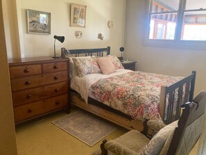 3 habitaciones, tabla de planchar con plancha y ropa de cama 