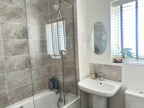 Shower dan handuk