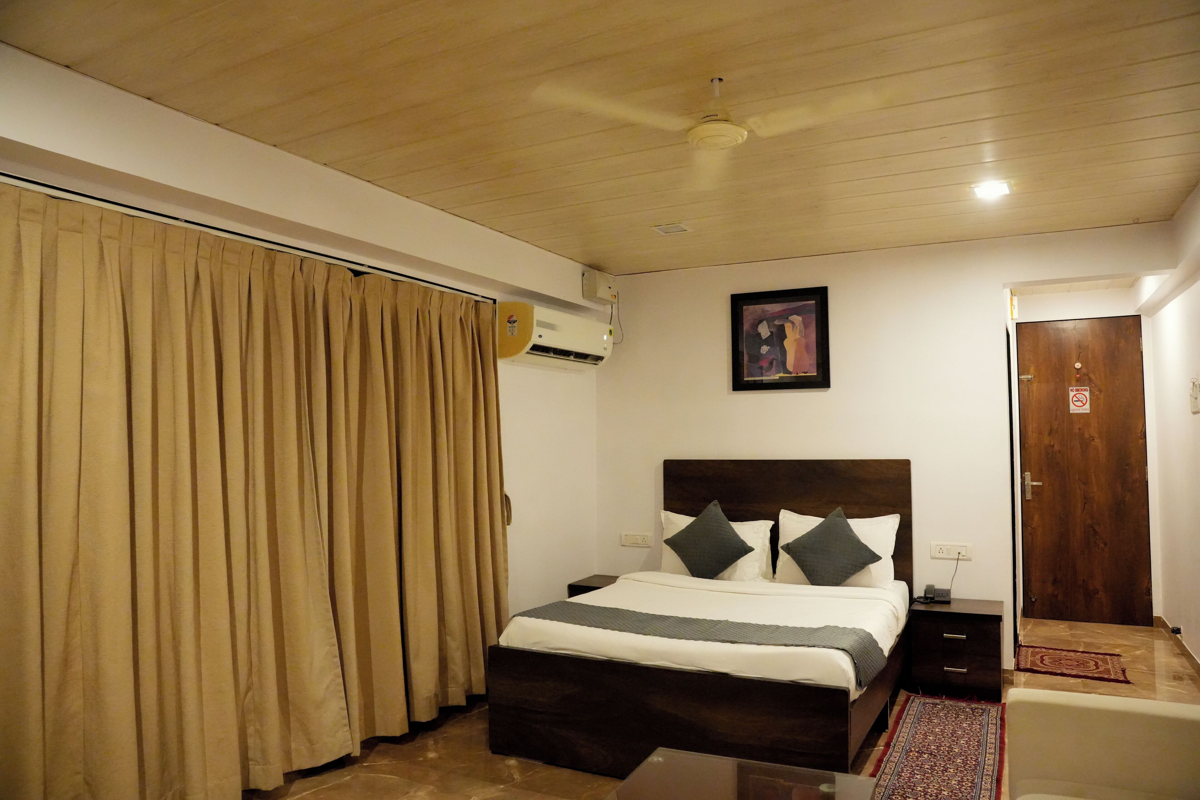 Chambre double, balcon, vue sur la montagne | Vue sur le complexe