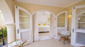 2 bedrooms, iron/ironing board, Internet, bed sheets - Sugar Breeze #B106 - by ZenBreak (Mount Standfast)