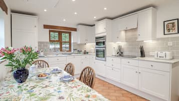 Dishwasher, cookware/dishes/utensils