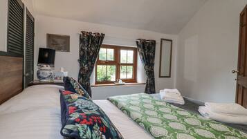4 bedrooms, individually decorated, individually furnished, free WiFi