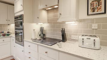 Dishwasher, cookware/dishes/utensils