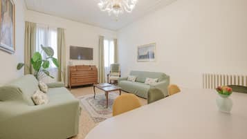 Leilighet – comfort, balkong, byutsikt | Oppholdsområde