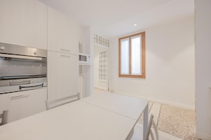 Comfort Apartment, Balcony, City View | Private kitchen - Santo Stefano Palace Suite 3 (Venice)