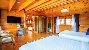 Familienzimmer | Schreibtisch, Verdunkelungsvorhänge, schallisolierte Zimmer