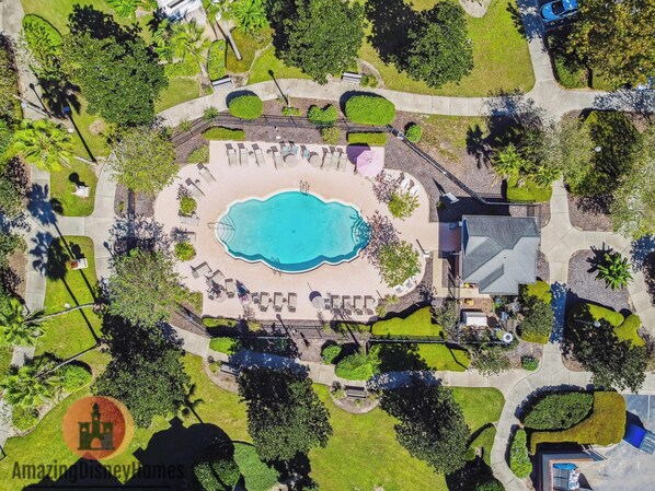 8 piscines extérieures