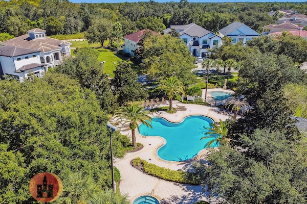 8 outdoor pools