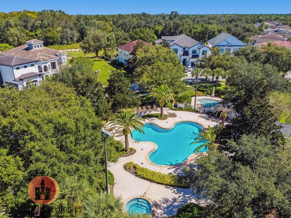 8 outdoor pools