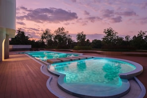 Outdoor pool - Phetara Hotel Mahachai by PCL (Samut Sakhon)