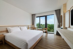 高级双人房 | 客房内保险箱、免费 WiFi