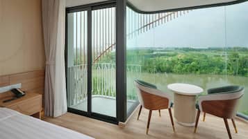 Deluxe tweepersoonskamer | Uitzicht op het meer