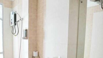 Shower, towels, soap, shampoo