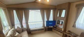2 Bed Caravan-sleeps 6-pet Friendly