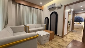 Suite | Living area