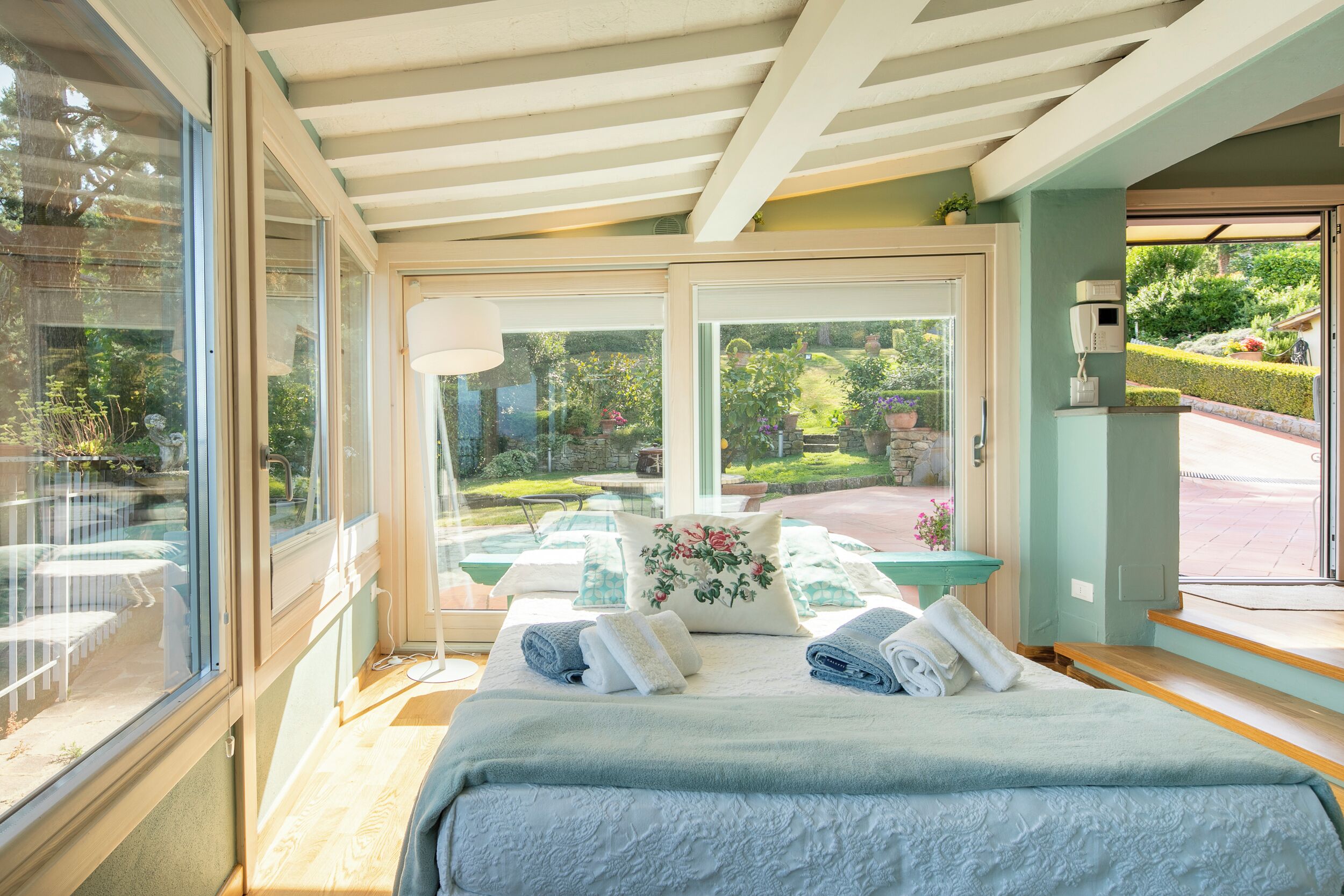 Iron/ironing board, free WiFi