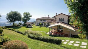 A large estate with multiple buildings, a well-maintained lawn, and a view of the mountains. - Villa San Donato (Rignano sull'Arno)