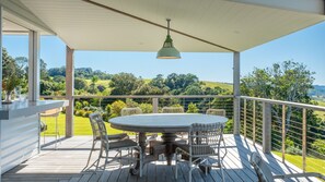 Outdoor dining - Escarpment House - Grand Hinterland Estate with Sweeping Ocean Views (Newrybar)