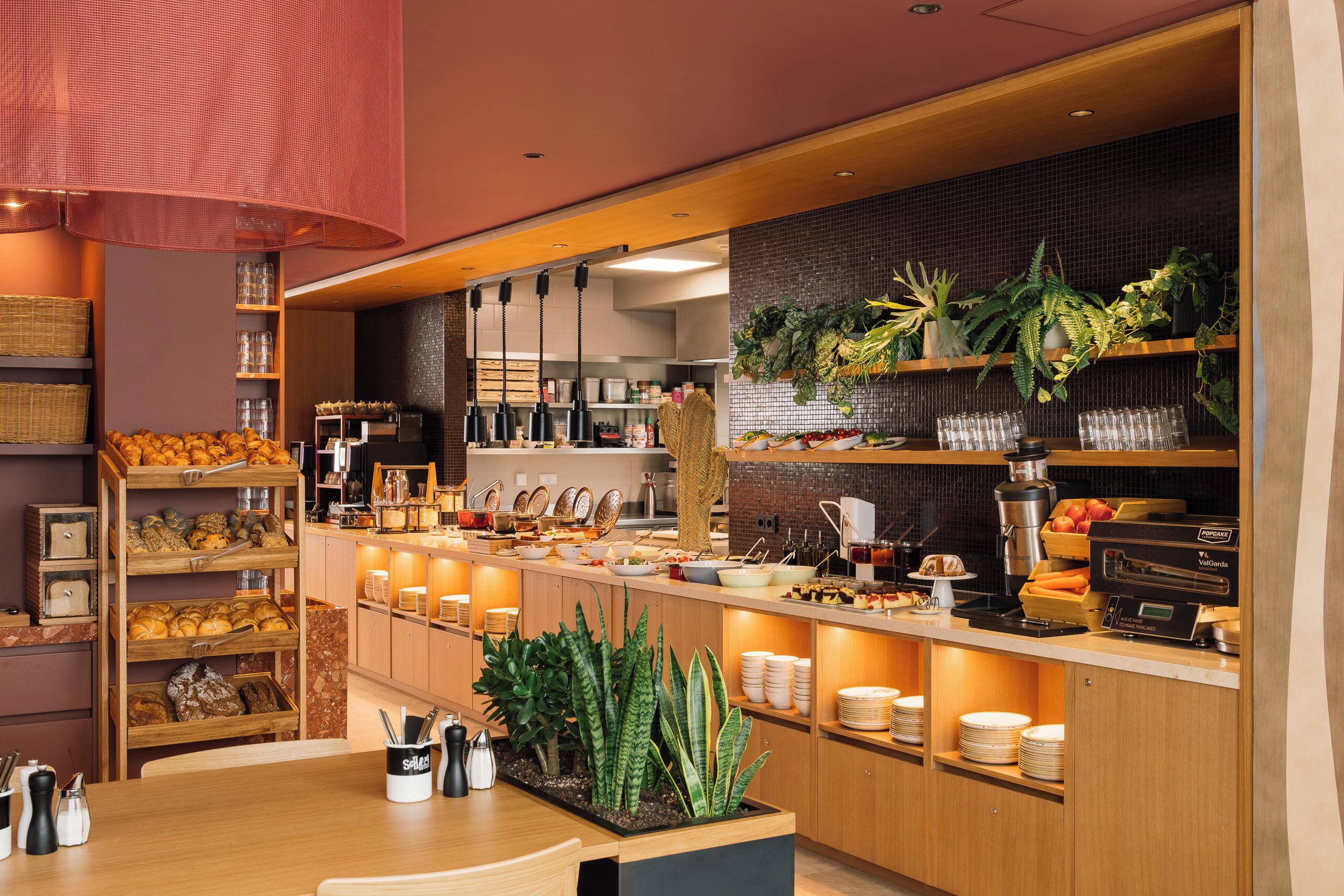 Café da manhã com buffet todos os dias (EUR 25 por pessoa) 