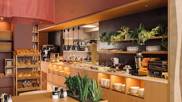 Café da manhã com buffet todos os dias (EUR 25 por pessoa)