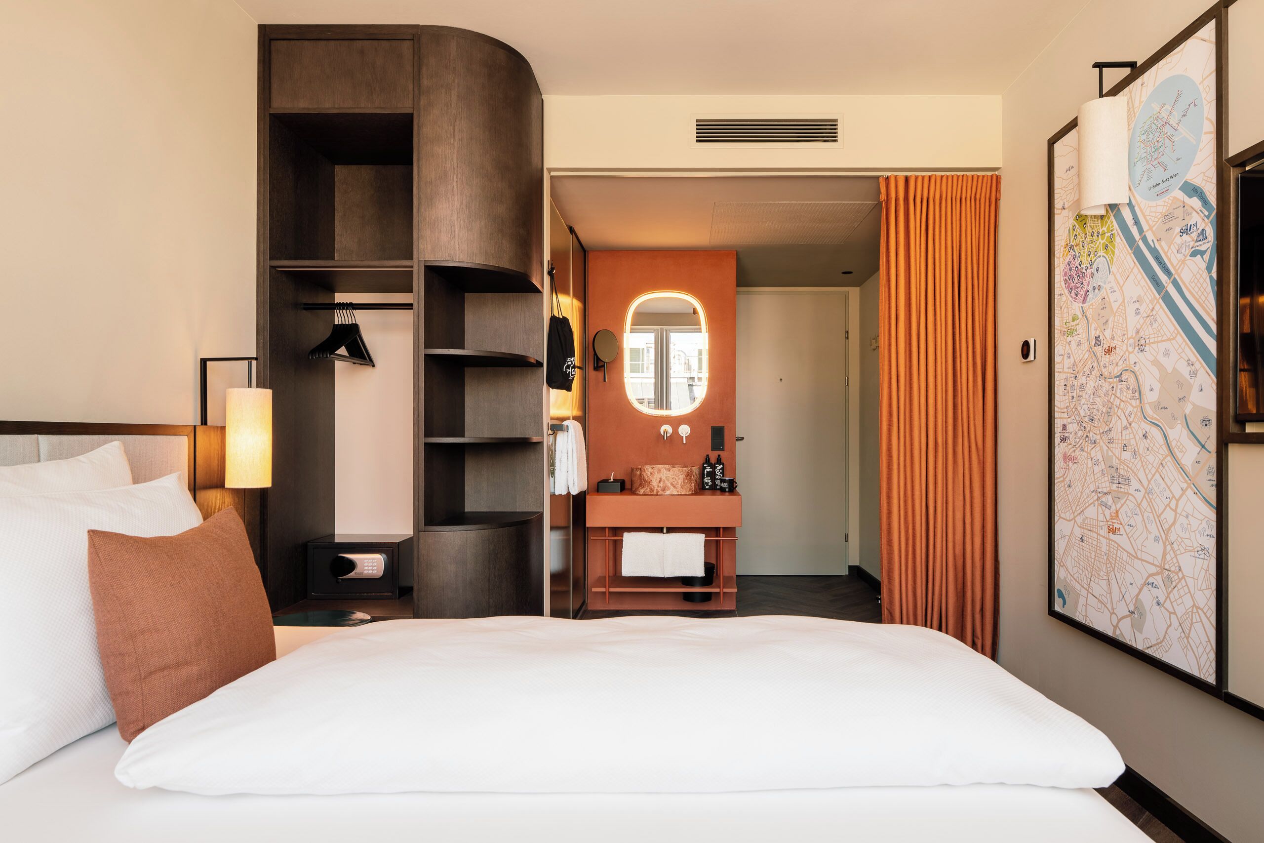 Smart Single Room | Cofres nos quartos, Wi-Fi de cortesia, roupa de cama