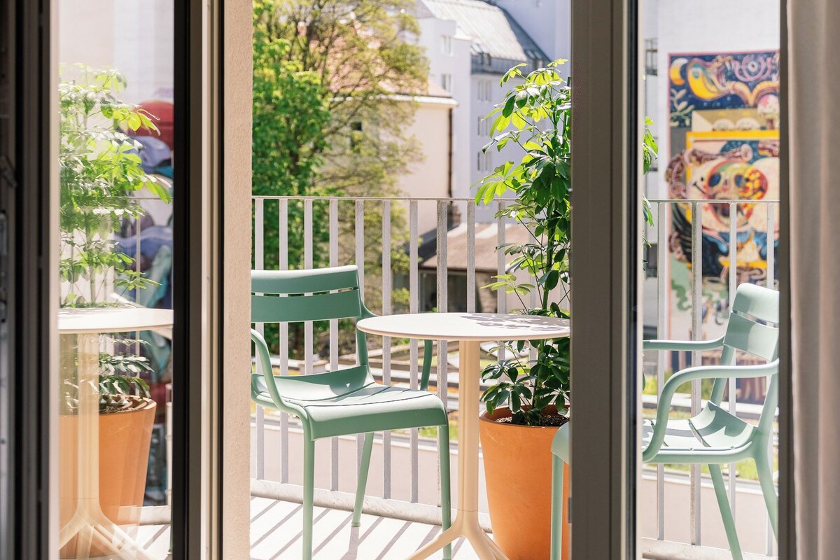 Smart Atrium Balcony