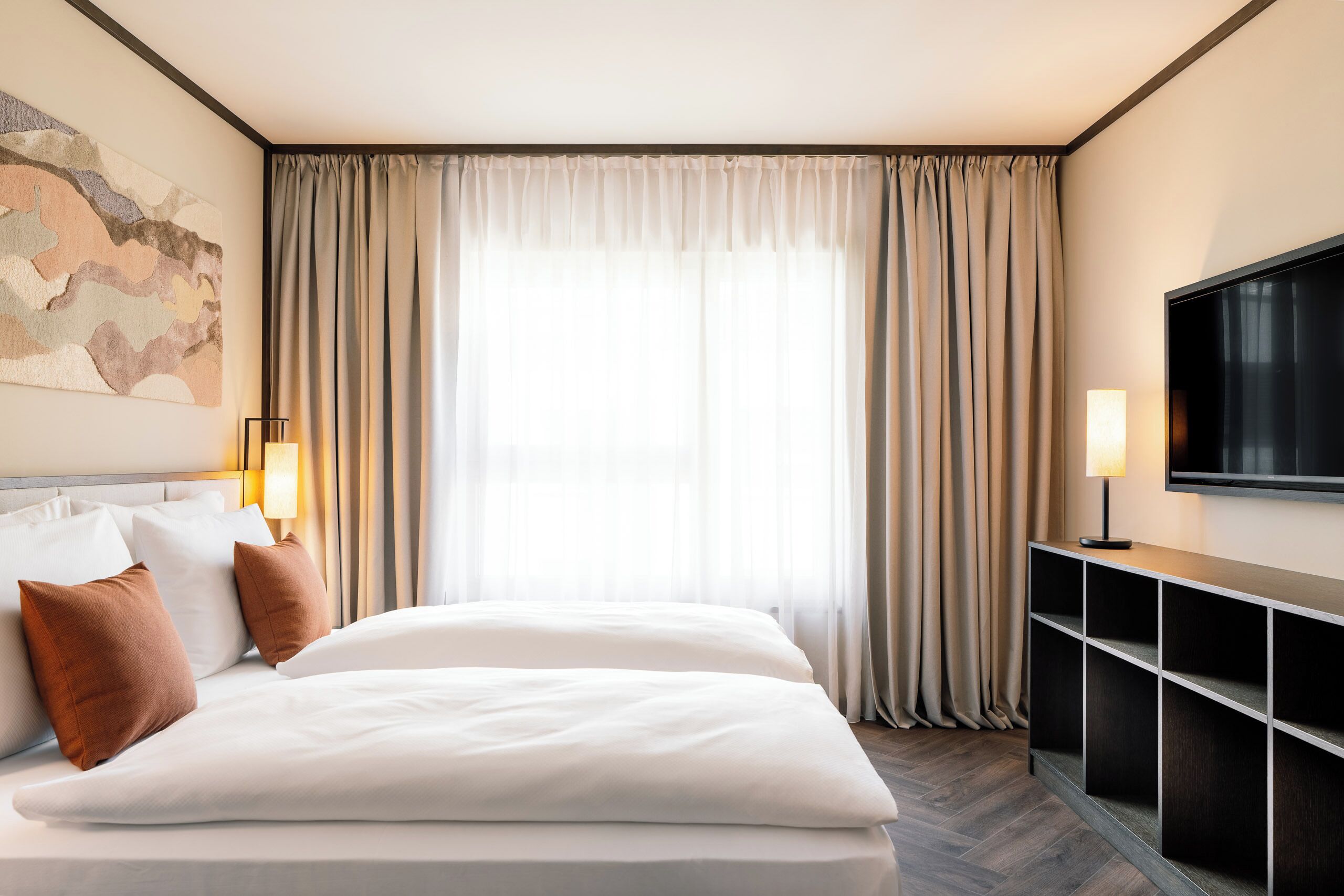Smart Family Room | Hochwertige Bettwaren, Zimmersafe, kostenloses WLAN, Bettwäsche