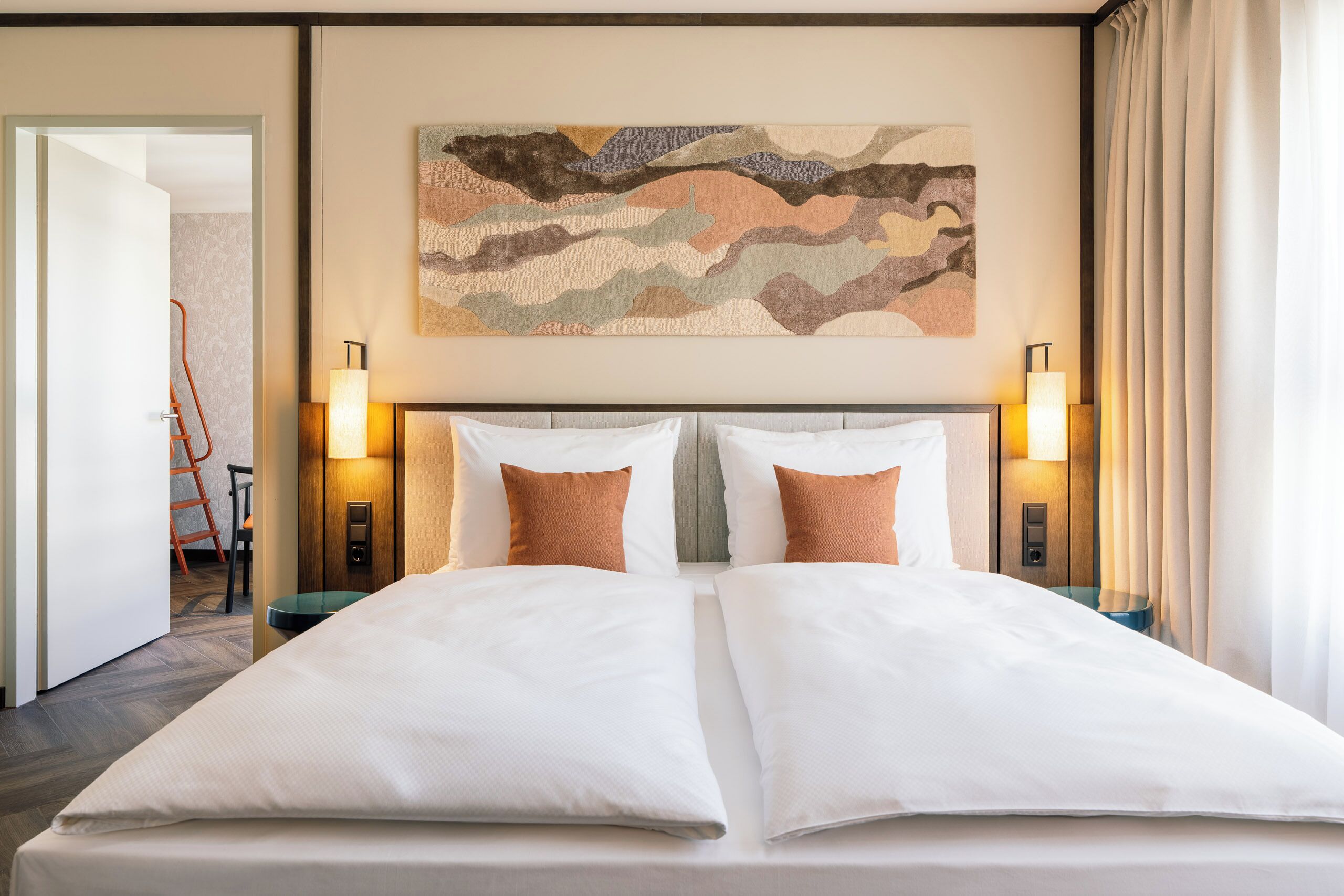 Smart Family Room | Cofres nos quartos, Wi-Fi de cortesia, roupa de cama